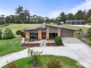 Farm For Sale - TAS - Wynyard - 7325 - Contemporary Elegance on Lennah Drive on 8250 m²  (Image 2)