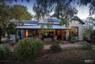 Farm For Sale - SA - The Range - 5172 - Character Farmhouse, Studio & Workmans Quarters on 44 ha  (Image 2)