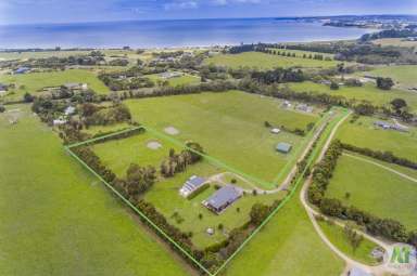 Farm For Sale - VIC - Bolwarra - 3305 - Ultimate Lifestyle Living In Bolwarra  (Image 2)