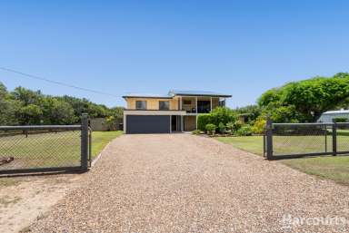 Farm For Sale - QLD - Walkers Point - 4650 - Stunning Lifestyle Property at 9 Eden Street East, Walkers Point, Maryborough Qld  (Image 2)