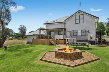 Farm For Sale - NSW - Manildra - 2865 - Charm meets Opportunity  (Image 2)