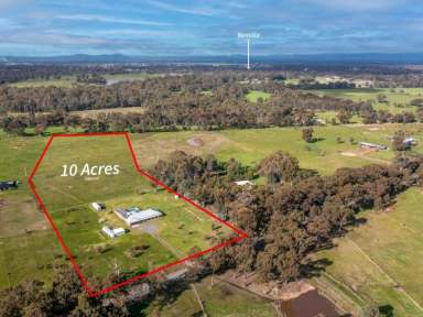 Farm For Sale - VIC - Benalla - 3672 - Extraordinary Lifestyle Property on 10 Acres Just 5km from Benalla  (Image 2)