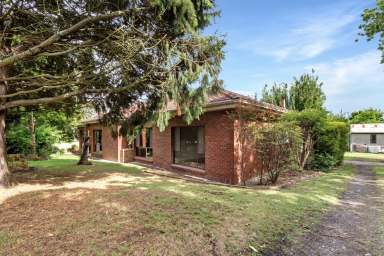 Farm For Sale - VIC - Meeniyan - 3956 - Charming Country Home!  (Image 2)