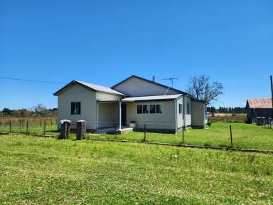 Farm For Sale - QLD - Fleurbaix - 4375 - ACREAGE WITH WATER  (Image 2)