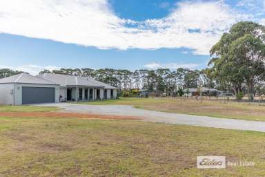 Farm For Sale - WA - Marbelup - 6330 - Spacious and Modern Living with Rural Appeal  (Image 2)