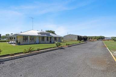 Farm For Sale - WA - Barragup - 6209 - SPACIOUS FAMILY RETREAT WITH RESORT-STYLE FEATURES  (Image 2)