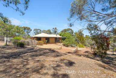 Farm For Sale - WA - Clackline - 6564 - "Escape to the Country"  (Image 2)