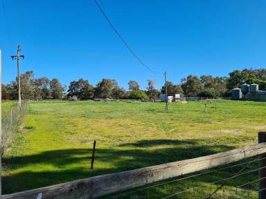 Farm For Sale - WA - Bullsbrook - 6084 - BEAT THE BOOM - 1.79 HA - INDUSTRIAL LAND  (Image 2)