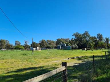 Farm For Sale - WA - Bullsbrook - 6084 - BEAT THE BOOM - 1.79 HA - INDUSTRIAL LAND  (Image 2)