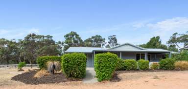 Farm For Sale - WA - Bakers Hill - 6562 - "Bakers Hill Beauty"  (Image 2)