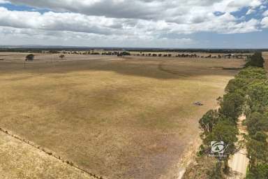 Farm For Sale - VIC - Hillside - 3875 - STUNNING 40-HECTARE LIFESTYLE BLOCK NEAR BAIRNSDALE  (Image 2)