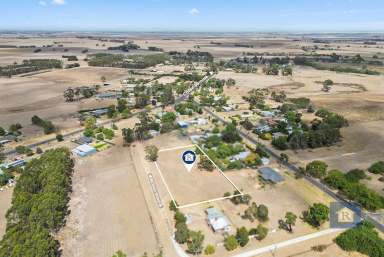 Farm For Sale - VIC - Cressy - 3322 - Endless Opportunities in the Heart of Cressy...  (Image 2)