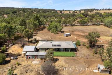 Farm For Sale - WA - Bakers Hill - 6562 - "Bakers Hill Beauty"  (Image 2)