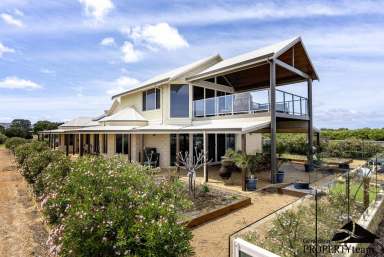 Farm For Sale - WA - Waggrakine - 6530 - ABSOLUTLEY STUNNING HOME - A RARE FIND  (Image 2)