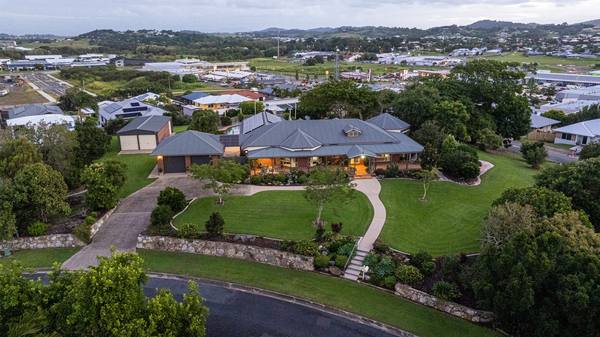 6 Panorama Court, Rural View QLD 4740