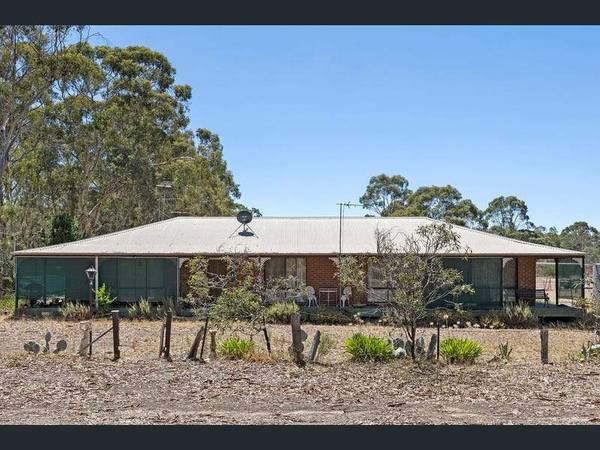 18 Navarre Street, Redbank VIC 3477