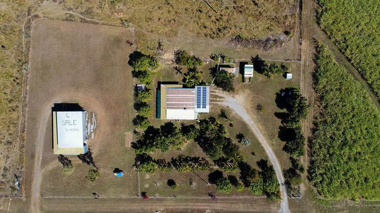 274 Kunapipi Rd, Midge Point QLD 4799