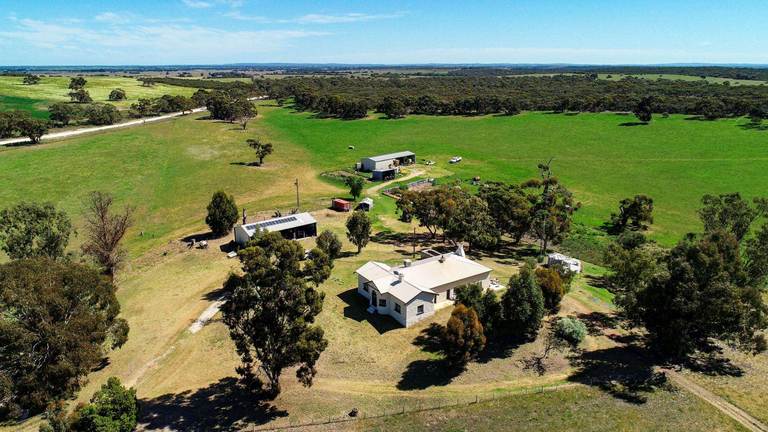 "Old Coonalpyn Homestead" 1349 Heinrich Road, Culburra SA 5261