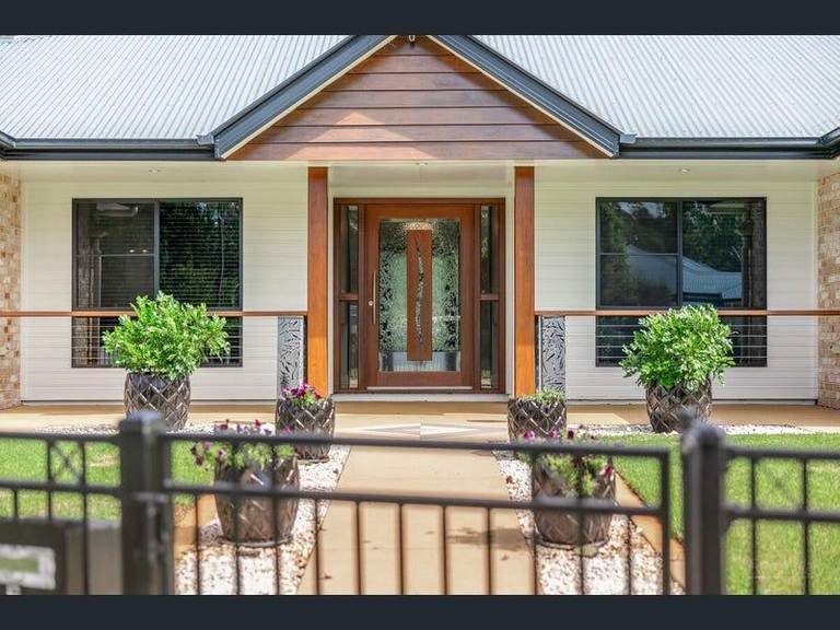 7 Lancaster Court, Top Camp QLD 4350