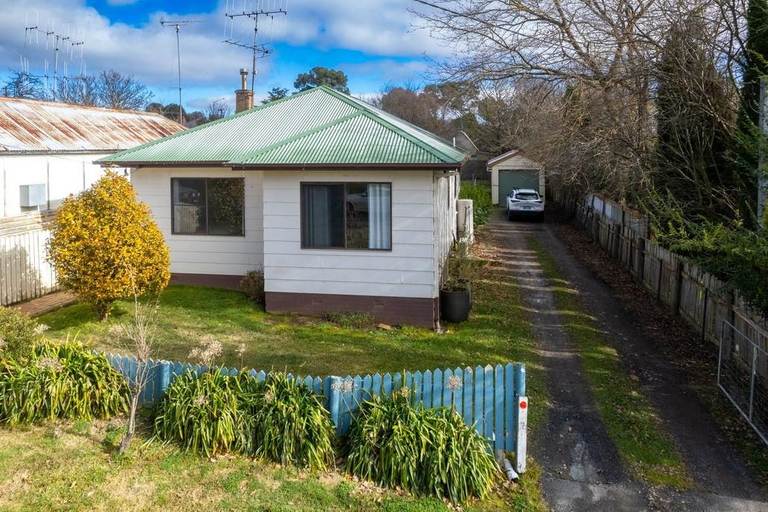 8 Prospect Street, Crookwell NSW 2583