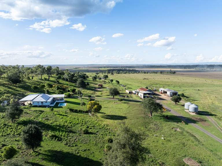 321 Hustons Road, Pirrinuan QLD 4405