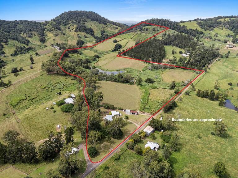 85 Robinson Road, Calico Creek QLD 4570