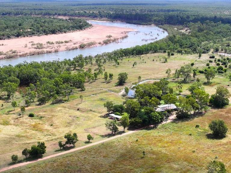10584 Flinders Highway, Dotswood QLD 4820